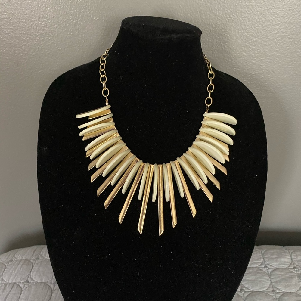 BOGO‼️ (same price) Cream and gold necklace